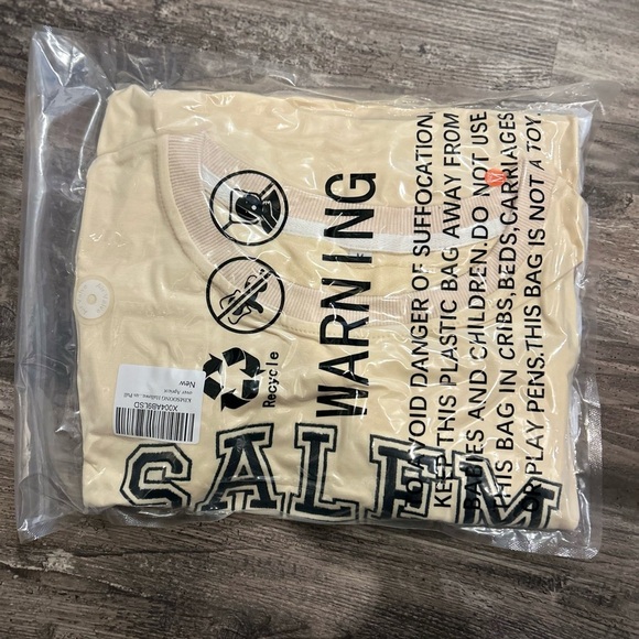 Salem Massachusetts Cream oversized graphic Sweatshirt -NEW - Picture 6 of 6